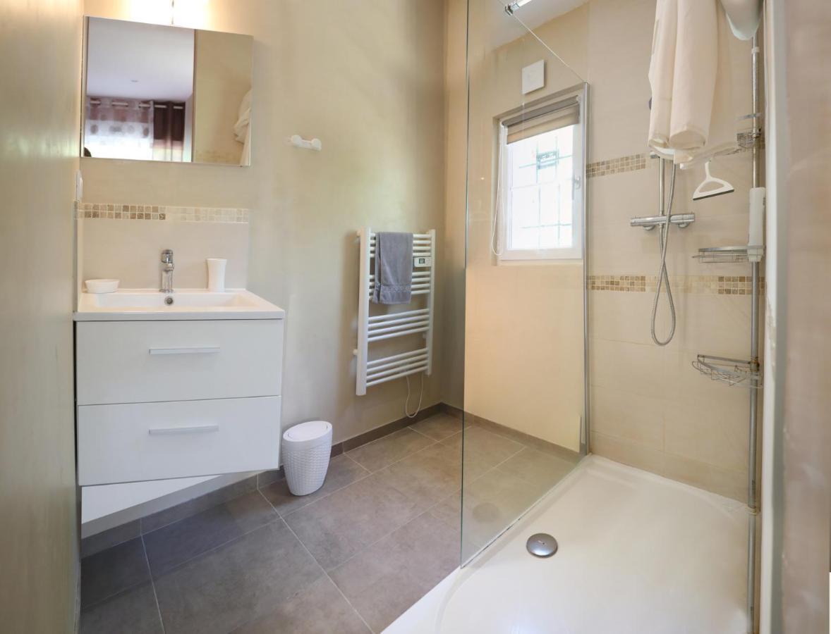 Au Coeur Du Bien-Etre, Gite Avec Piscine Chauffee Et Couverte, Spa, Sauna, Massages Monteaux Bagian luar foto